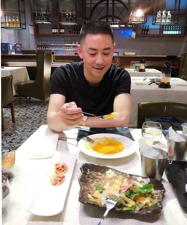 空空如也的第一张照片--台湾闪婚服务中心