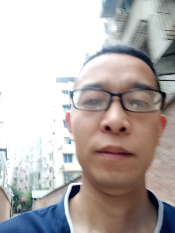 眼镜的第一张照片--台湾闪婚服务中心