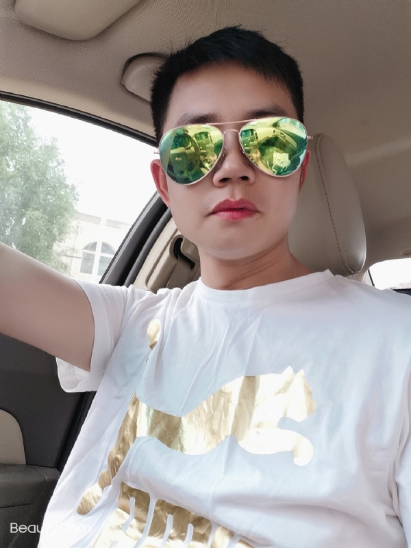 奋斗的第一张照片--台湾闪婚服务中心