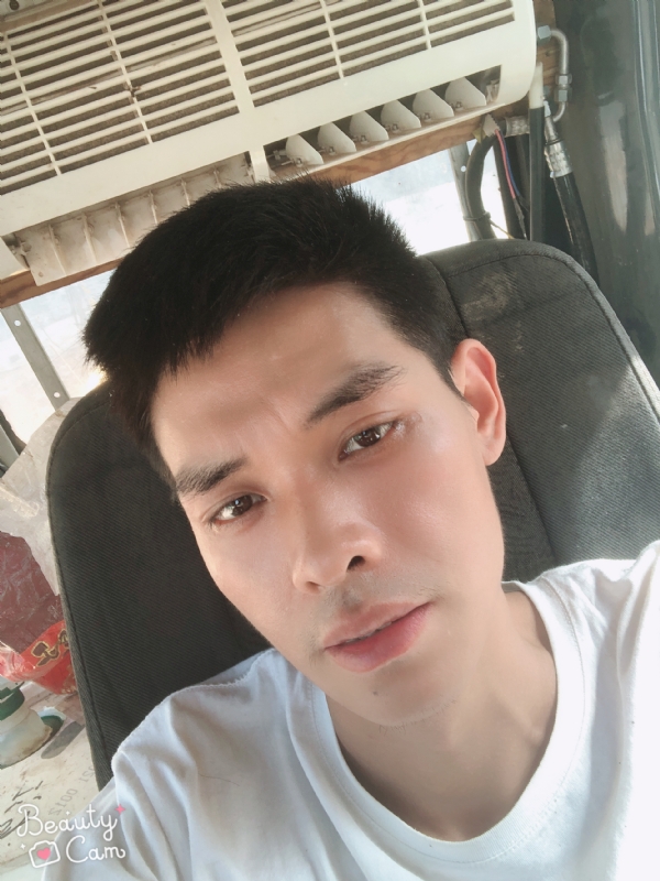 小董的第一张照片--台湾闪婚服务中心