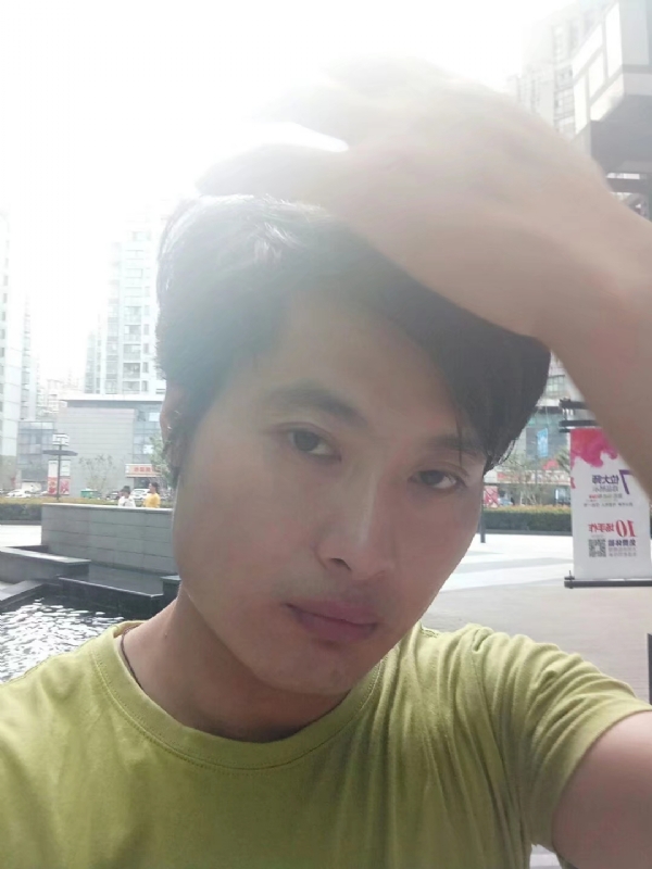 钢铁侠的第一张照片--台湾闪婚服务中心