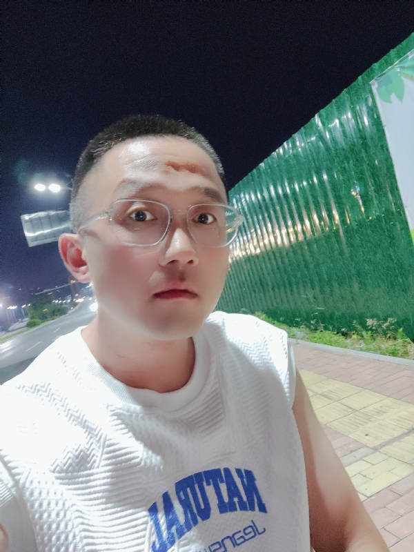 清风烈酒的第一张照片--台湾闪婚服务中心